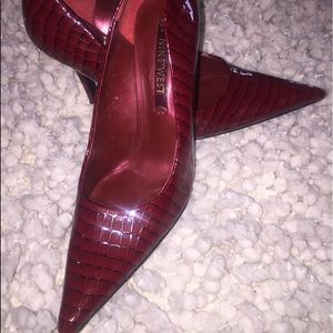 Nine West RED snakeskin pumps
